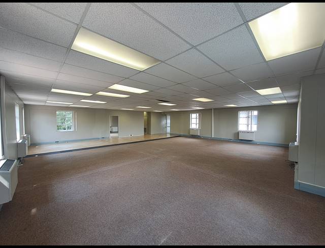 218M² OFFICE TO LET IN HYDE PARK